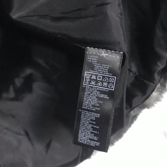 🎉Sold 🎉 Faux chinchilla fur vest - Picture 4 of 4